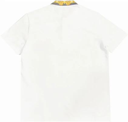 VERSACE SS24 白色標誌滾邊短袖POLO衫 1012260-1A08837-2W110 Lookbook VERSACE SS24 白色標誌滾邊短袖POLO衫 1012260-1A08837-2W110