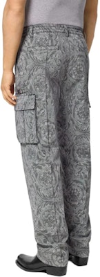 VERSACE SS24 Baroque Print Straight-Leg Cargo Pants Men’s Grey 1016245-1A11379-2BO70 Shop VERSACE SS24 Baroque Print Straight-Leg Cargo Pants Men’s Grey 1016245-1A11379-2BO70