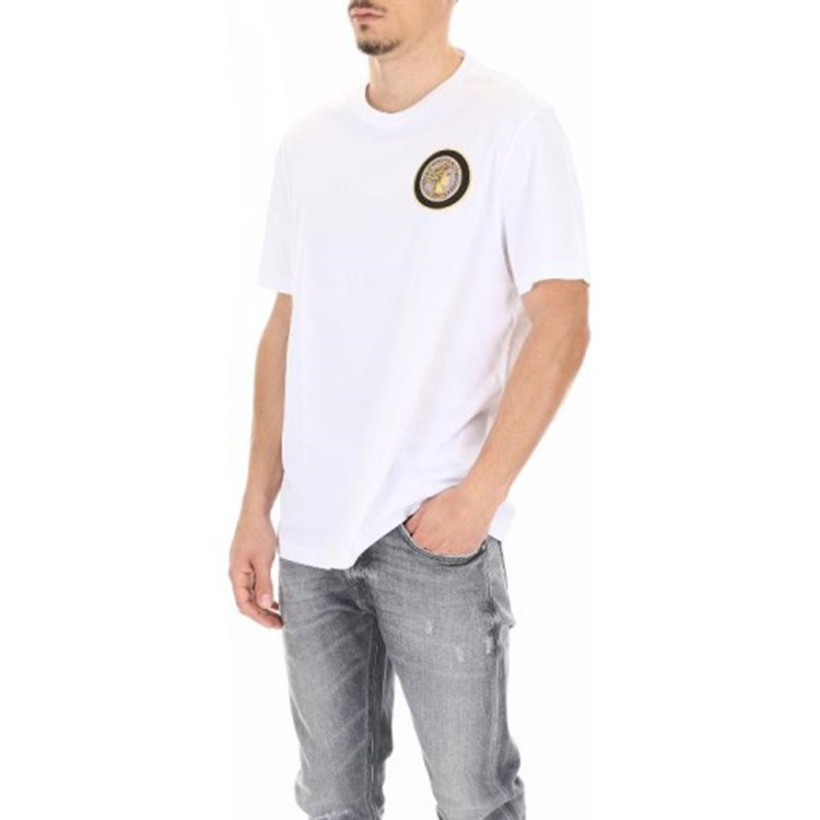 Shop ヴェルサーチ ホワイト コットン クルーネック Tシャツ キャラクターロゴ入り A79437-A201952-A001