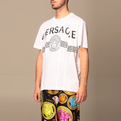 ヴェルサーチ 白 ロゴ グラフィック クルーネック 半袖 Tシャツ. A86893-A228806-A1001 Sizing ヴェルサーチ 白 ロゴ グラフィック クルーネック 半袖 Tシャツ. A86893-A228806-A1001