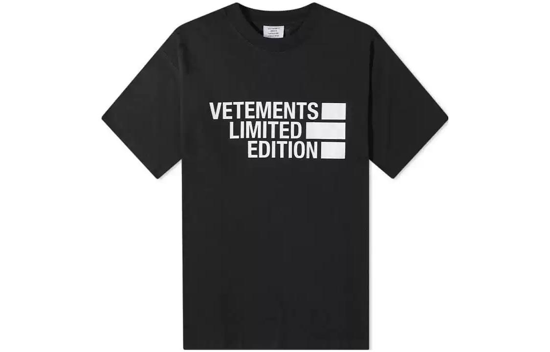 Vetements  Black Crewneck T-Shirt with Letter Print. UE52TR150B-1611