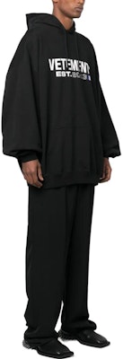 ヴェトモン ブラック 無地 プルオーバーパーカー UE54HD100BBLACK Purchase ヴェトモン ブラック 無地 プルオーバーパーカー UE54HD100BBLACK