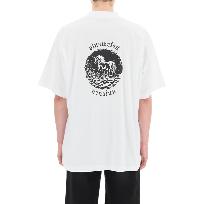 Shop 베트멍 로고 프린트 크루넥 반팔 티셔츠 화이트 UE52TR200W-1611