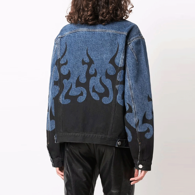 Shop ヴェトモン フレームプリント デニムジャケット ユニセックス ブルー UA52JA300B-MEDIUM