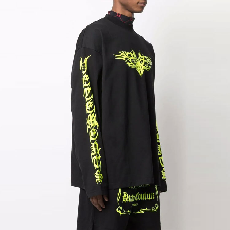 Details for Vetements FW21 Baju Lengan Panjang Cetak Gothic Unisex Hitam. UA52TR590X-NERO