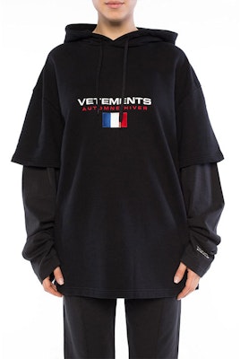 ヴェトモン FW21 ロゴ フーディー ユニセックス ブラック. WAH18TR10-BLACK Lookbook ヴェトモン FW21 ロゴ フーディー ユニセックス ブラック. WAH18TR10-BLACK