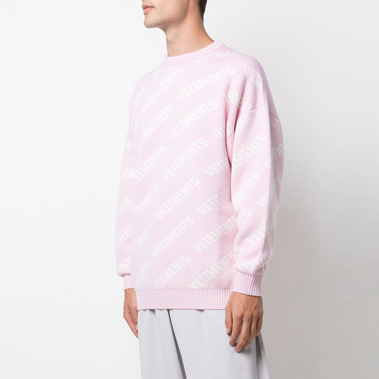 Lookbook Vetements FW21 Baju Sweater Crewneck Logo Pink Unisex. UA52KN600P-2901