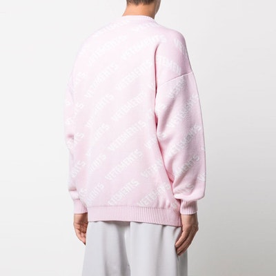 Vetements FW21 Baju Sweater Crewneck Logo Pink Unisex. UA52KN600P-2901 Shop Vetements FW21 Baju Sweater Crewneck Logo Pink Unisex. UA52KN600P-2901
