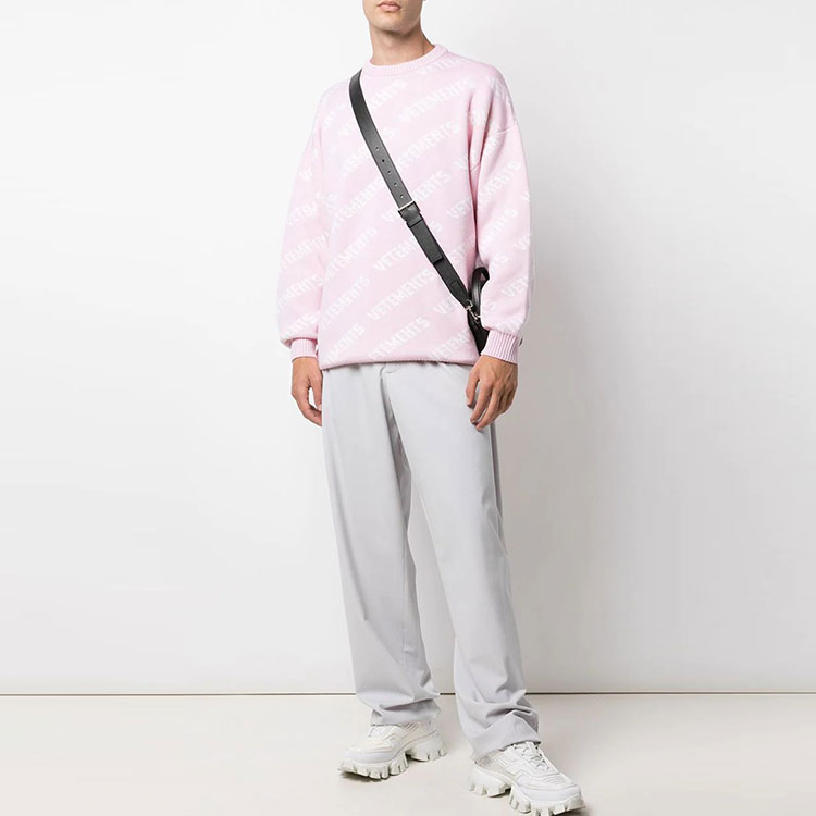 Purchase Vetements FW21 Baju Sweater Crewneck Logo Pink Unisex. UA52KN600P-2901