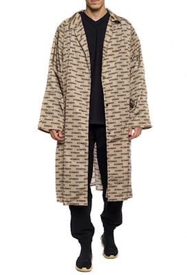 ヴェトモン FW22 Vネックプルオーバースウェットシャツ ブラック パッチバックデザイン MAH19TR203-BLACK Lookbook ヴェトモン FW22 Vネックプルオーバースウェットシャツ ブラック パッチバックデザイン MAH19TR203-BLACK