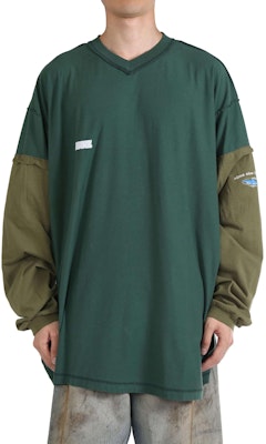 Vetements FW24 Unisex Sweater Oversized V-Neck Patchwork Hijau. UA65LS320G-GREEN Order Vetements FW24 Unisex Sweater Oversized V-Neck Patchwork Hijau. UA65LS320G-GREEN
