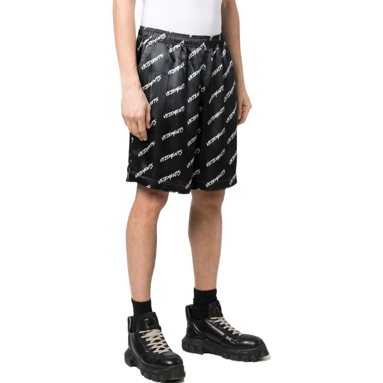 Shop 베트멍 로고 프린트 엘라스틱 웨이스트 숏팬츠 유니섹스 블랙. UE52PA260W-2661