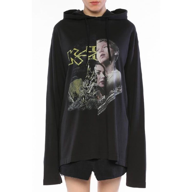 Shop ヴェトモン ロゴプリント オーバーサイズ プルオーバースウェットシャツ ユニセックス ブラック WAH18TR4-BLACK