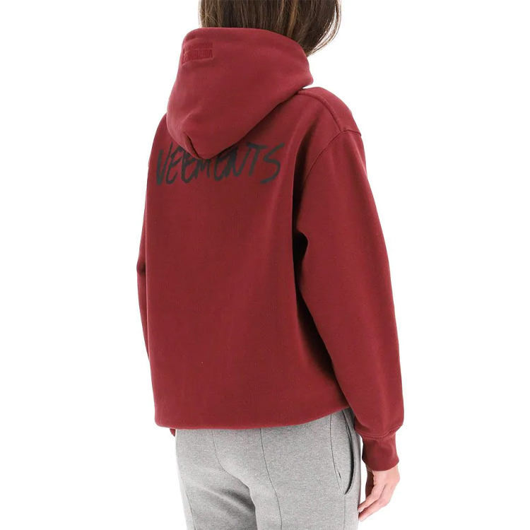 Purchase ヴェトモン オーバーサイズ ロゴ フーディ ユニセックス マルーンカラー. UAH21TR630-BORDEAUX