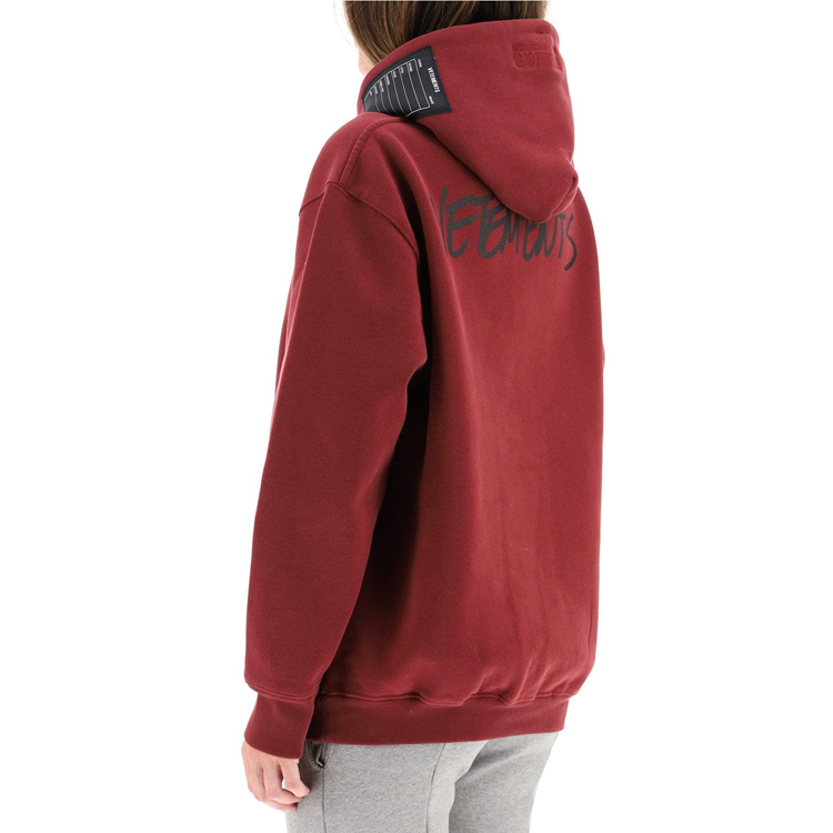 Details for ヴェトモン オーバーサイズ ロゴ フーディ ユニセックス マルーンカラー. UAH21TR630-BORDEAUX