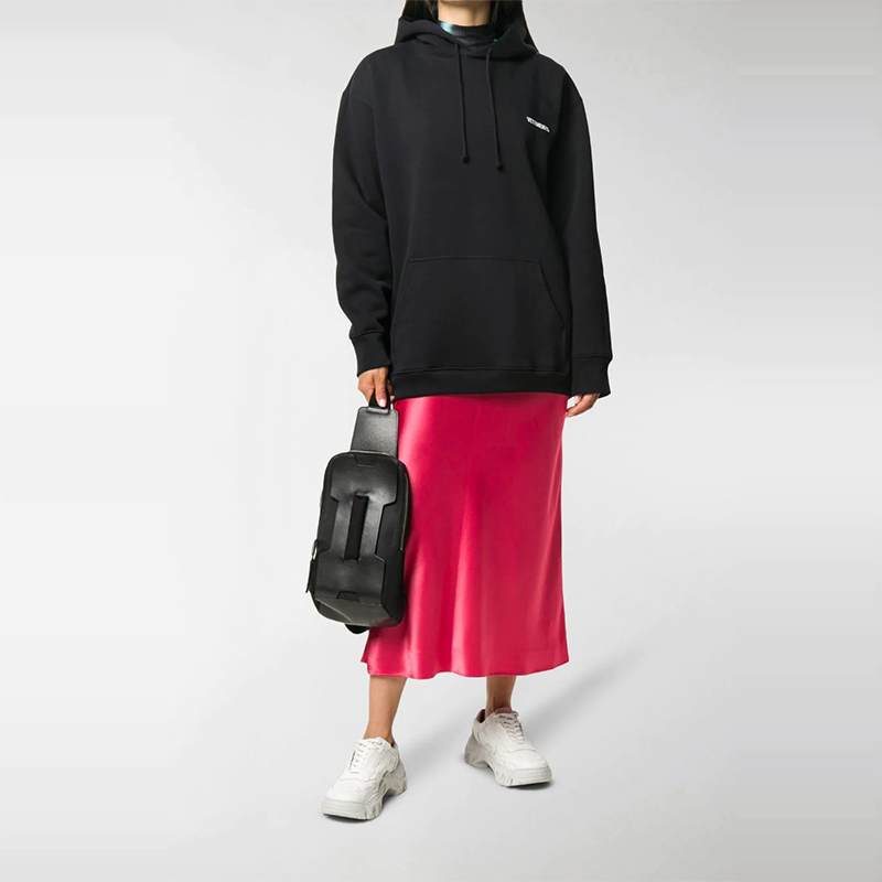 Shop Vetements Hoodie Logo Kecil Unisex Hitam UAH21TR535-BLACK