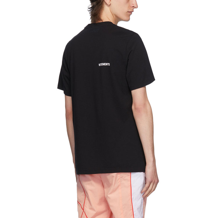 Purchase Vetements Baju-T Hitam Unisex Lengan Pendek Logo Kecil. UAH21TR501-BK
