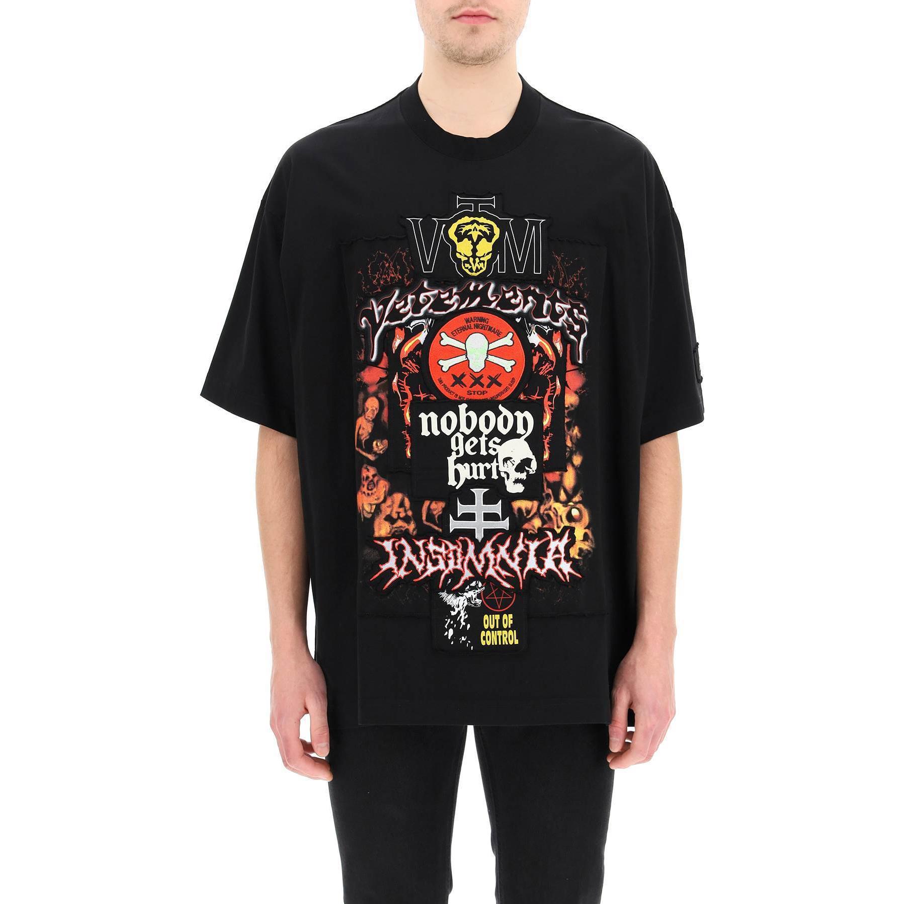 Lookbook 베트멍 SS22 블랙 그래픽 로고 프린트 반팔 티셔츠. UE52TR350B1610