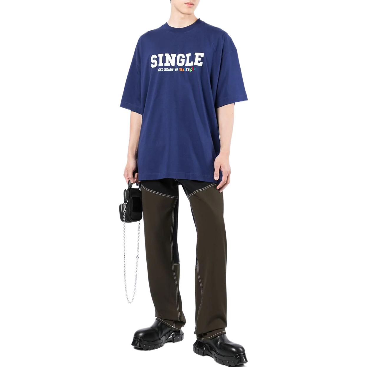 Lookbook ヴェトモン SS22 ブルー レタープリント Tシャツ ショートスリーブ UE52TR190N