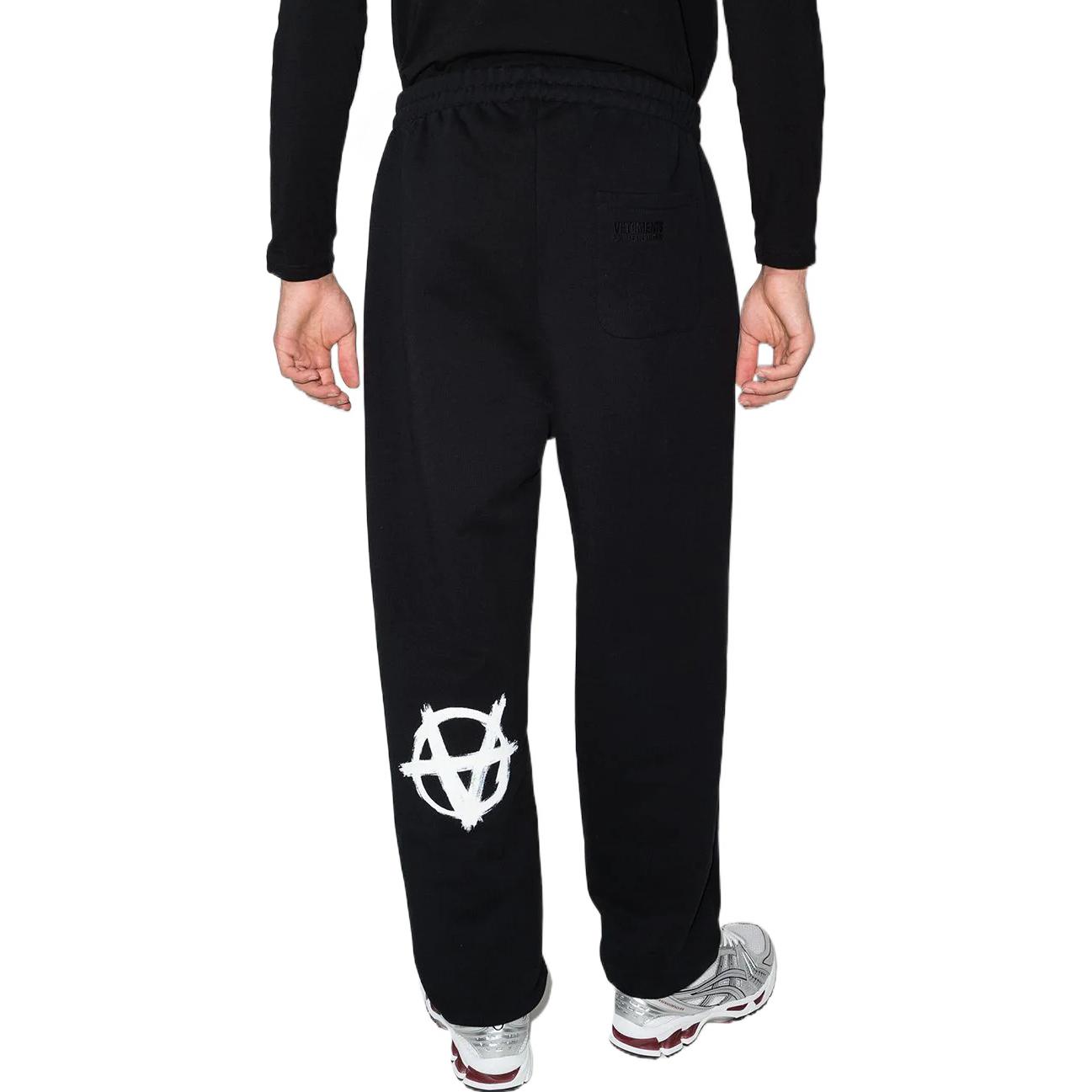 Purchase 베트멍 SS22 로고 프린트 조거 스웨트팬츠 블랙. UE52PA180B-1601