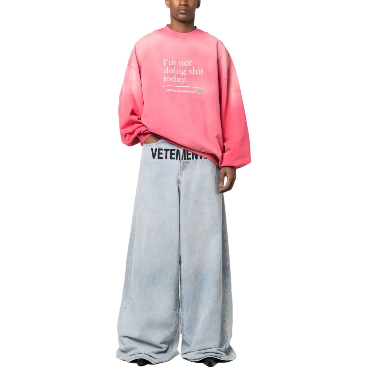 Lookbook ヴェトモン SS23 ピンク ロゴプリント クルーネック プルオーバー スウェットシャツ ユニセックス UE63CN160P