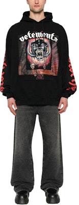 ヴェトモン SS24 ロゴプリント リブ付きフーディー ブラック ユニセックス パーカー UE64HD290BB-BLACK Lookbook ヴェトモン SS24 ロゴプリント リブ付きフーディー ブラック ユニセックス パーカー UE64HD290BB-BLACK