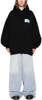Vetements 男女黑色Logo印花紋理針織長袖上衣。 UE64HD900B Lookbook Vetements 男女黑色Logo印花紋理針織長袖上衣。 UE64HD900B
