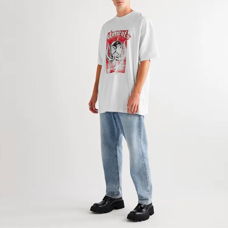 Lookbook Vetements Kemeja-T Putih Unisex dengan Cetakan Huruf Tengkorak UAH21TR6671611