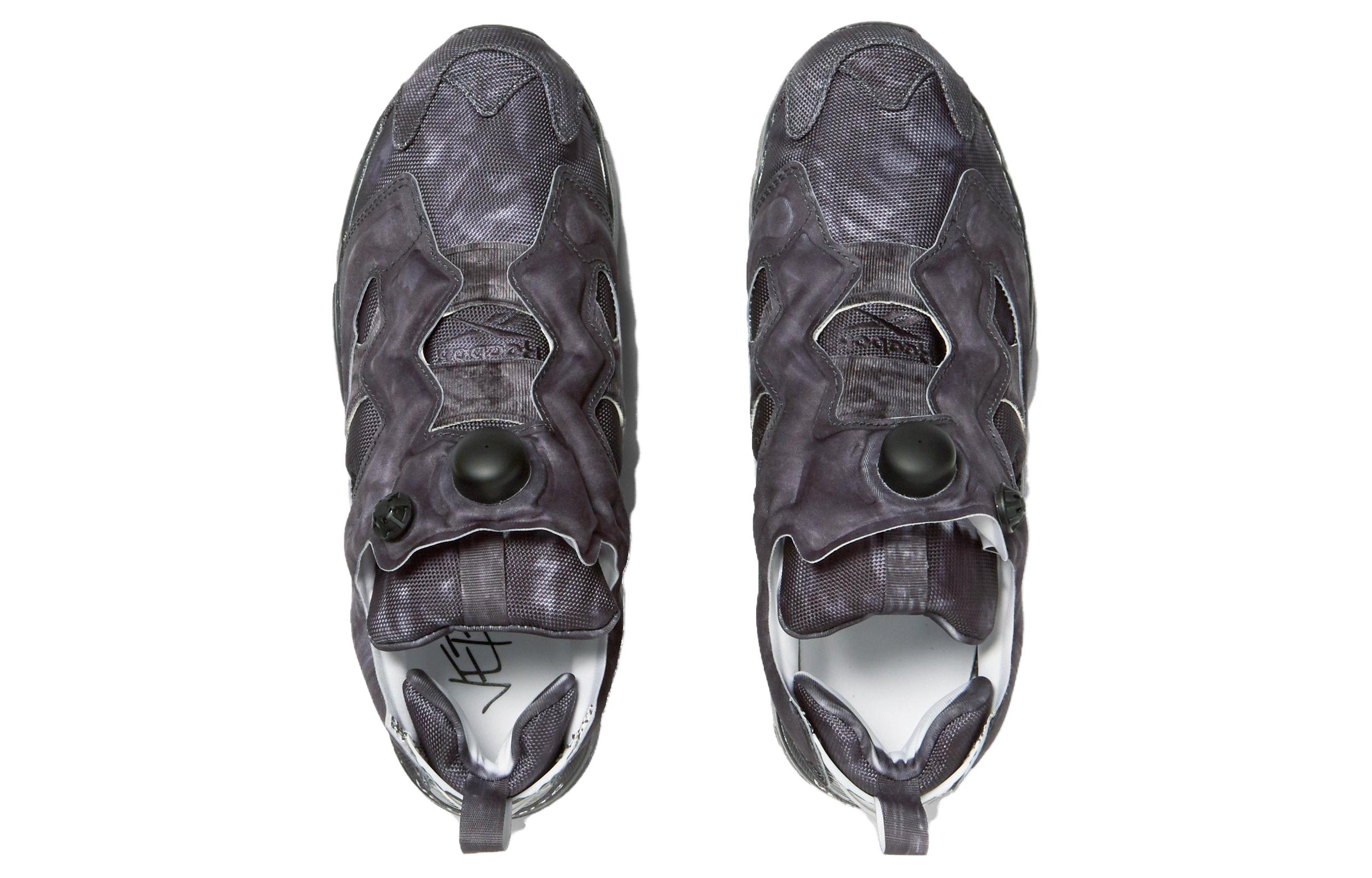 Shop Vetements x 锐步 InstaPump Fury OG “水洗黑” CN2260