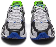 Shop Vetements x Reebok 斯派克跑步鞋 200 '灰銀色' DV7674
