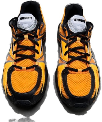 Vetements x Reebok Spike Runner 200 'Solar Gold' Emas Solar EG7627 Lookbook Vetements x Reebok Spike Runner 200 'Solar Gold' Emas Solar EG7627