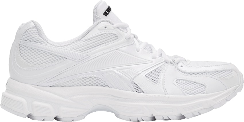 vetements-x-reebok-spike-runner-200-white-191669-m237006