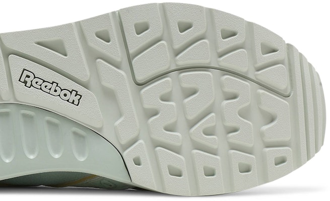 Victoria Beckham x 锐步 Bolton Low 'Storm Glow' 低帮运动鞋 H02595 Purchase Victoria Beckham x 锐步 Bolton Low 'Storm Glow' 低帮运动鞋 H02595