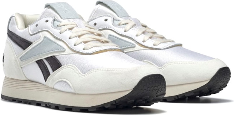 Victoria Beckham x Reebok Rapide 'Putih Hitam Klasik' H02605 Lookbook Victoria Beckham x Reebok Rapide 'Putih Hitam Klasik' H02605