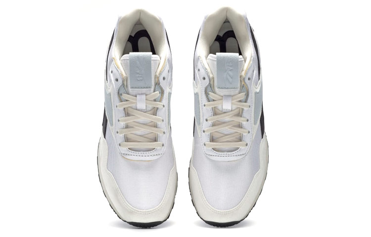 Shop Victoria Beckham x Reebok Rapide 'Putih Hitam Klasik' H02605