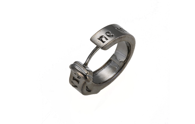 Lookbook 薇薇安·魏斯伍德 灰色標誌設計黃銅耳環 情侶款男女通用 62030032S001S001