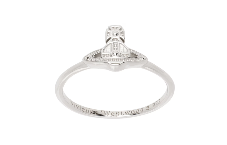 Lookbook Anillo Unisex Plateado Vivienne Westwood Oslo Saturno Grabado Plata Reciclada 925. 241314M147037