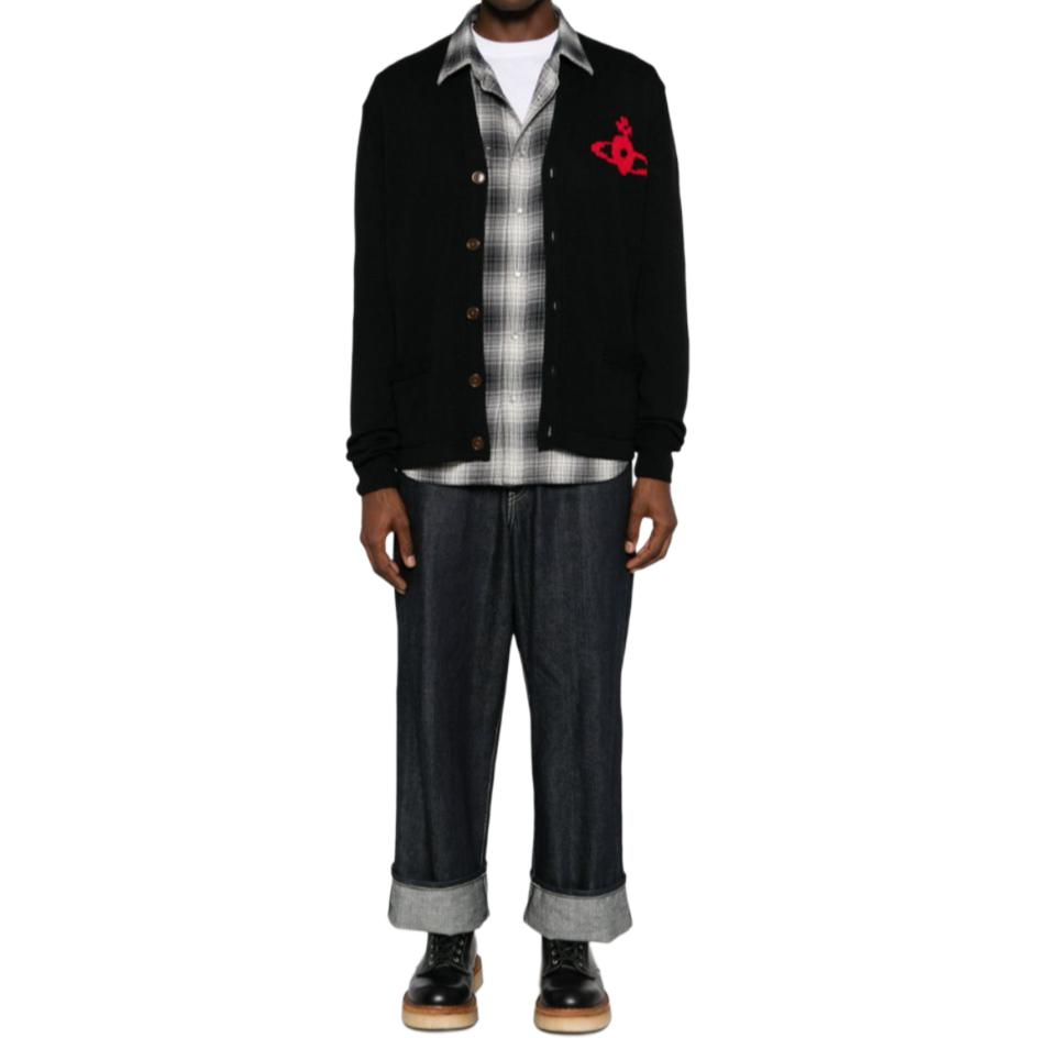 Lookbook Vivienne Westwood SS24 Sweater Rajut Hitam V-Neck Logo Kancing Depan. 27010014Y002M