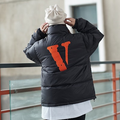 Jaket Puff VLONE Classic Big V Logo Hitam Oren Unisex Musim Sejuk. VLCT21002 5