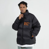 Jaket Musim Dingin Unisex VLONE Classic Big V Logo Bordir Hitam Orange. VLCT21002 Shop Jaket Musim Dingin Unisex VLONE Classic Big V Logo Bordir Hitam Orange. VLCT21002
