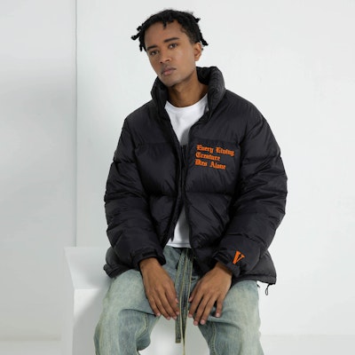 Jaket Puff VLONE Classic Big V Logo Hitam Oren Unisex Musim Sejuk. VLCT21002 Details for Jaket Puff VLONE Classic Big V Logo Hitam Oren Unisex Musim Sejuk. VLCT21002