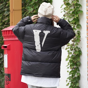 Jaket VLONE Classic V Logo Bersulam Musim Sejuk Unisex Hitam Perak. VLCT21002 5