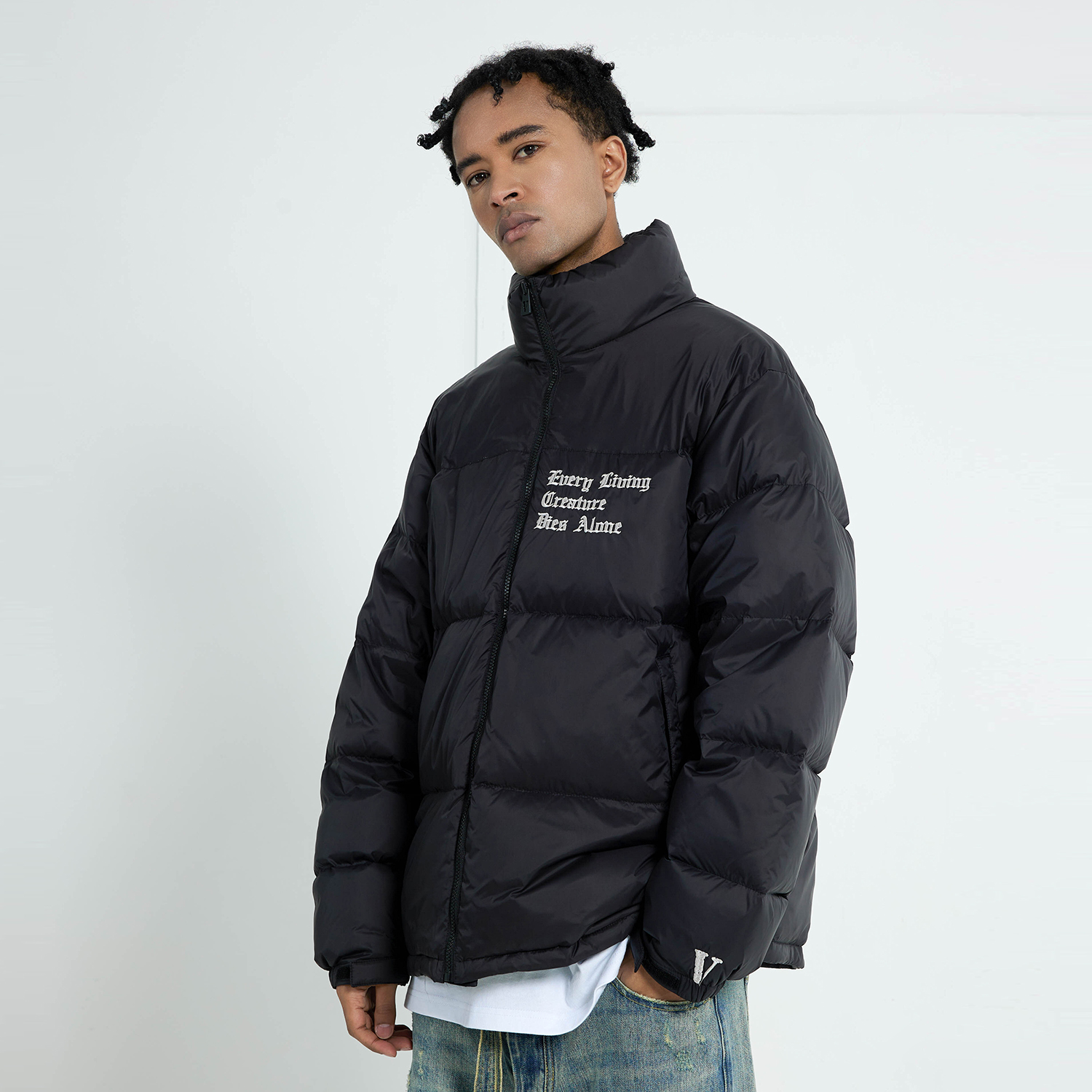 Details for Jaket Musim Dingin VLONE Classic V Logo Unisex Hitam Perak Puffer Bordir VLCT21002