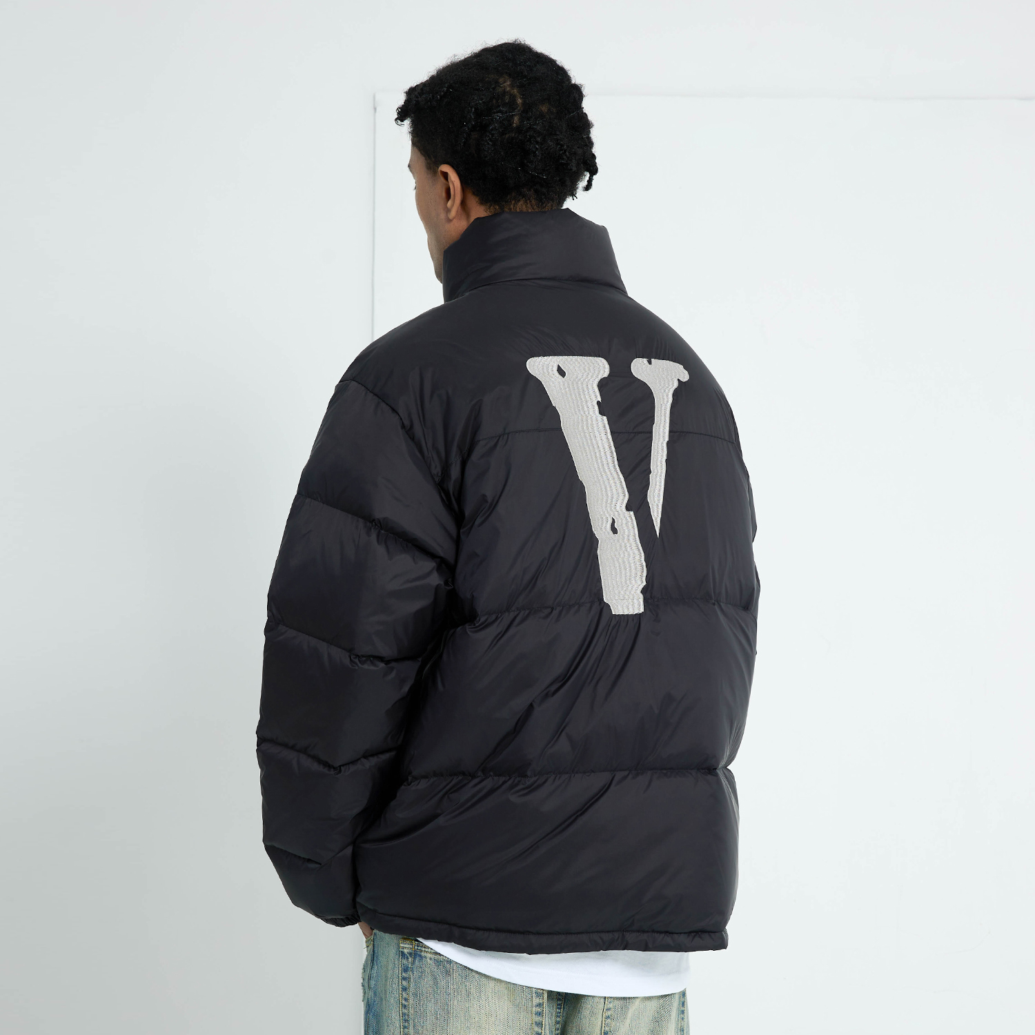 Sizing Jaket Musim Dingin VLONE Classic V Logo Unisex Hitam Perak Puffer Bordir VLCT21002