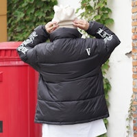 Jaket VLONE Gothic Logo Hitam/Putih Unisex Musim Dingin Bordir Lengan. VLCT21004 3