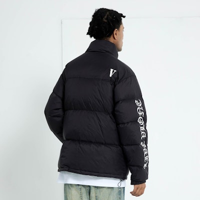 Jaket VLONE Gothic Logo Hitam/Putih Unisex Musim Sejuk Lengan Bersulam. VLCT21004 Purchase Jaket VLONE Gothic Logo Hitam/Putih Unisex Musim Sejuk Lengan Bersulam. VLCT21004