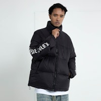 Jaket VLONE Gothic Logo Hitam/Putih Unisex Musim Dingin Bordir Lengan. VLCT21004 Details for Jaket VLONE Gothic Logo Hitam/Putih Unisex Musim Dingin Bordir Lengan. VLCT21004