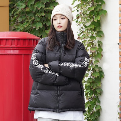 Jaket VLONE Gothic Logo Hitam/Putih Unisex Musim Sejuk Lengan Bersulam. VLCT21004 1