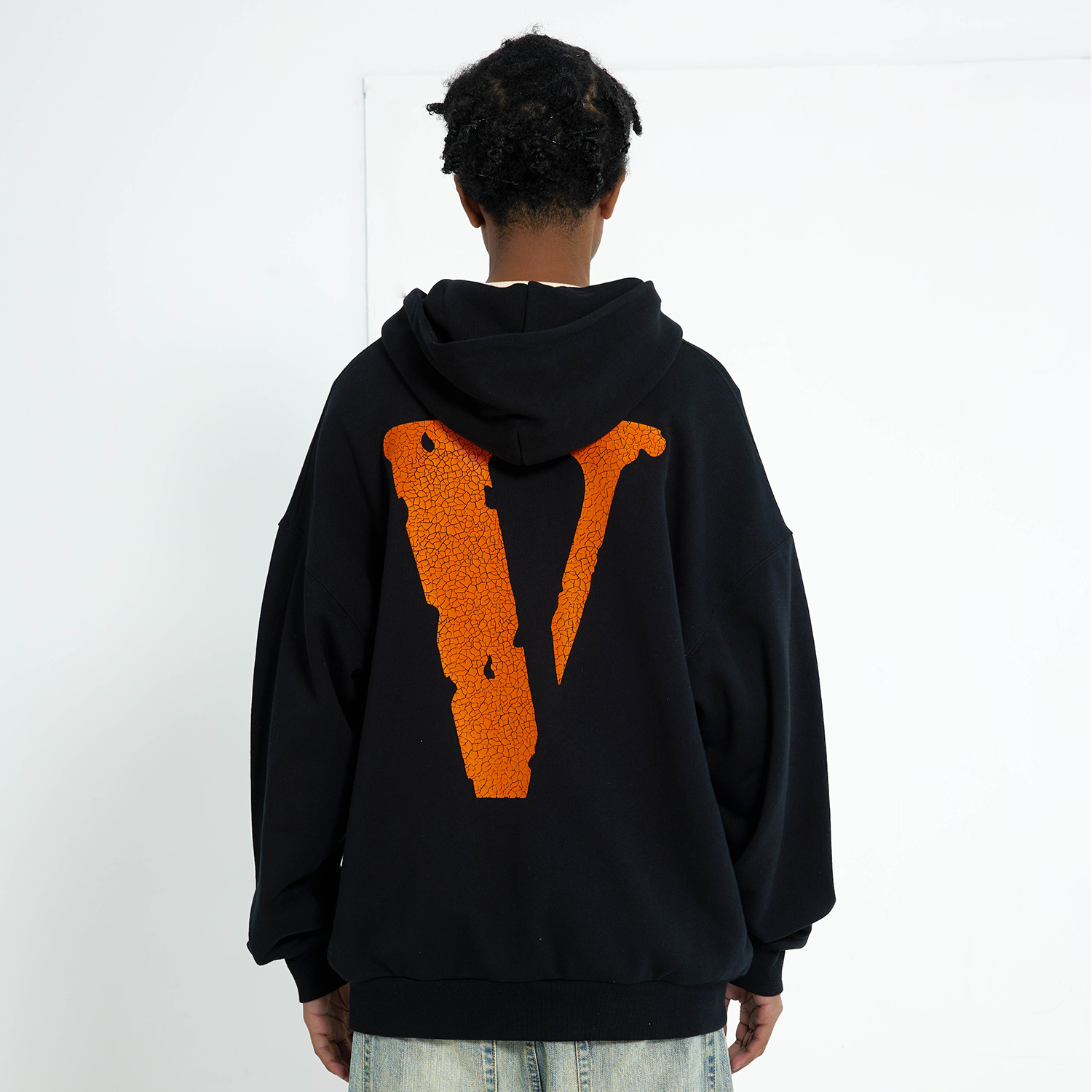 Purchase Vlone 黑色大V標誌破裂印花連帽外套 男女寬鬆版型 VLZPHD2023003