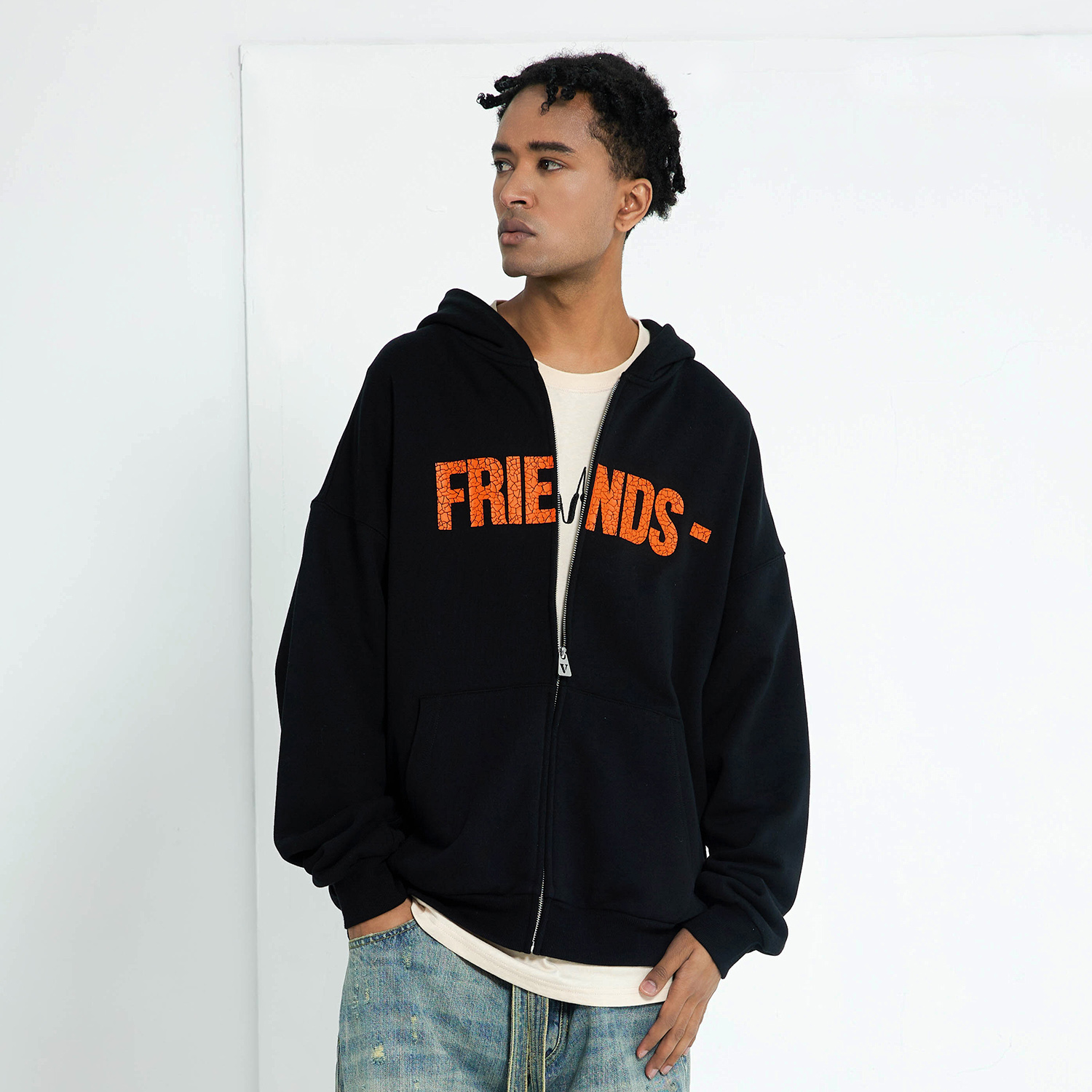 Details for Vlone 黑色大V標誌破裂印花連帽外套 男女寬鬆版型 VLZPHD2023003